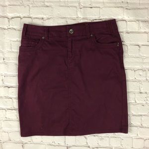 Women’s size 6 Sonoma maroon skirt